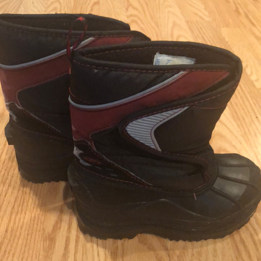 Boys snow boots size 10